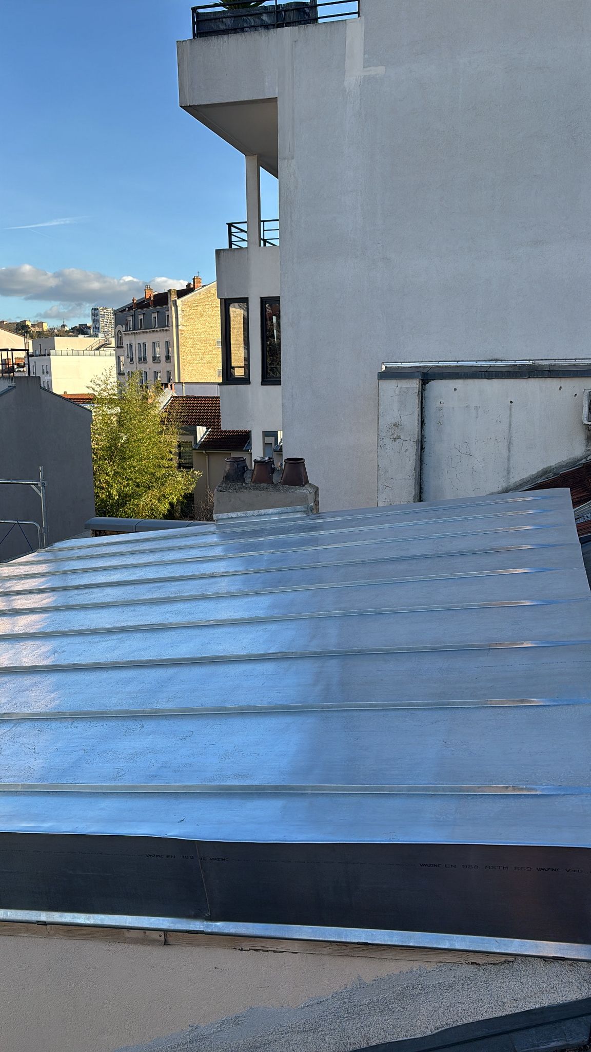 Zinguerie moderne et bac acier