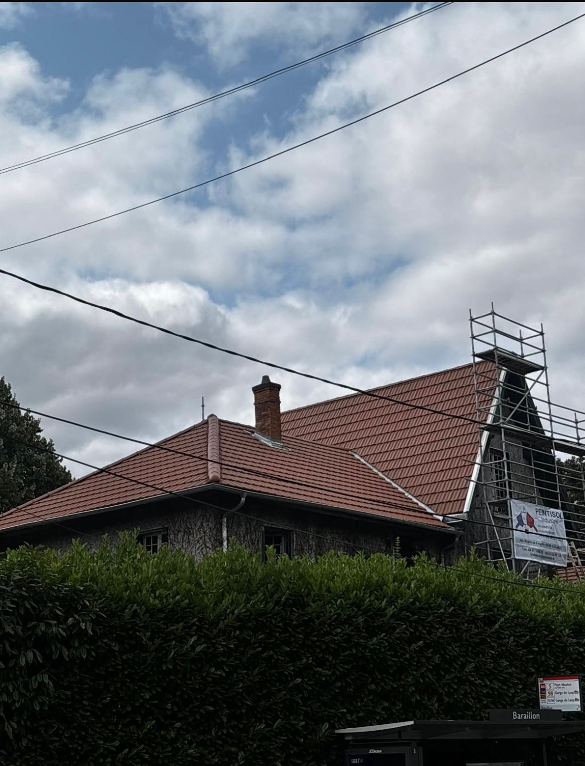 Couverture résidentielle avec échafaudage